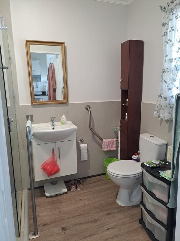 To Let 1 Bedroom Property for Rent in Buhrein Western Cape